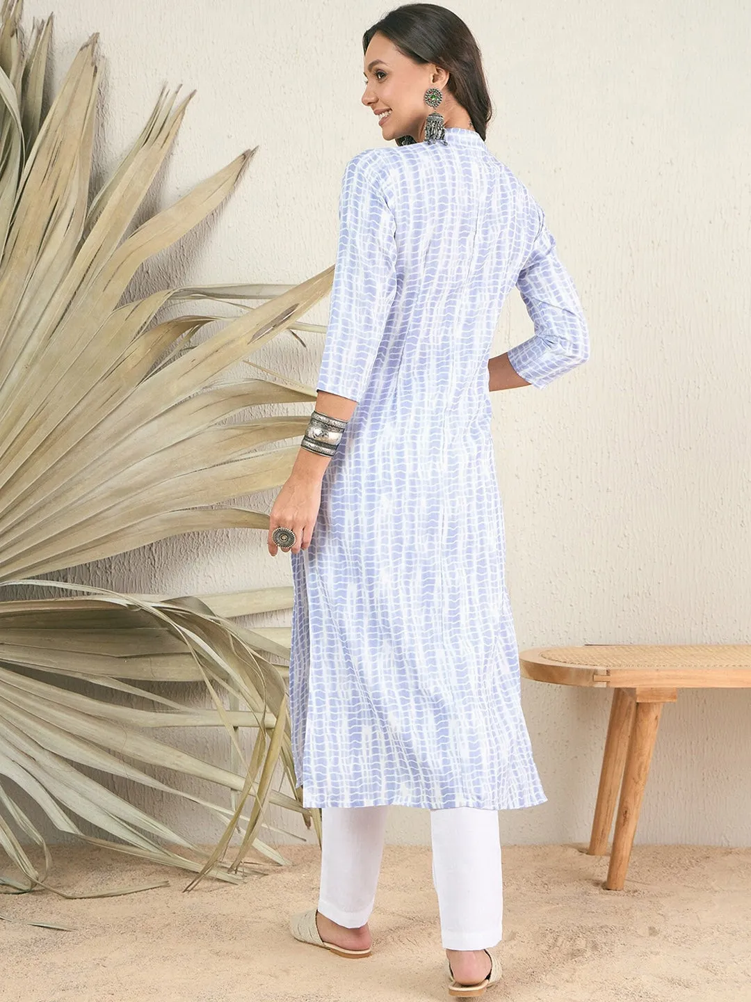 Blue & white Tie & Dye Print Pleated Straight Kurta With Trousers
