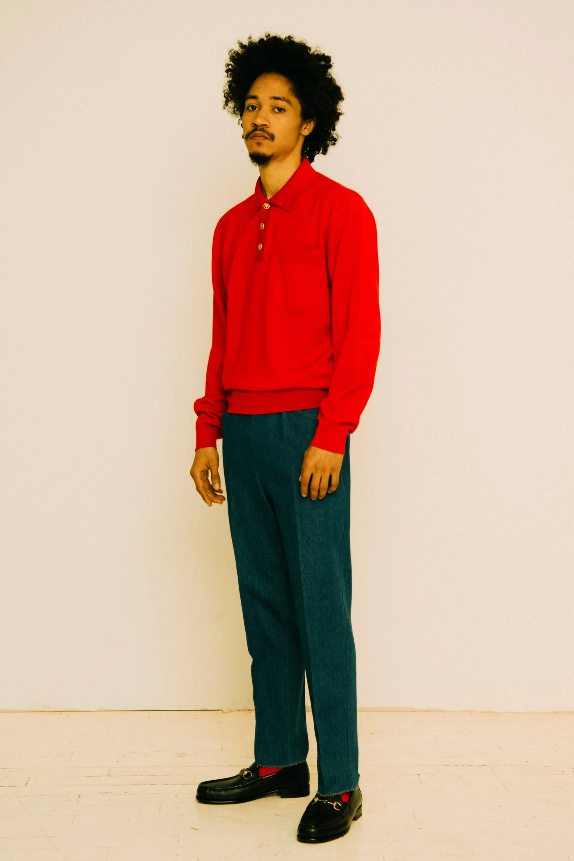 RED POLO SWEATER W. GOLD BUTTONS